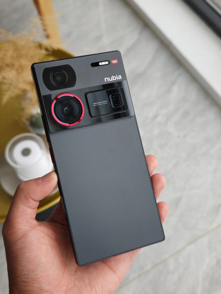 Nubia Z60 Ultra: Unveiling a Stunning Design and Futuristic Features 2 Nubia Z60 Ultra Real-Life Photos