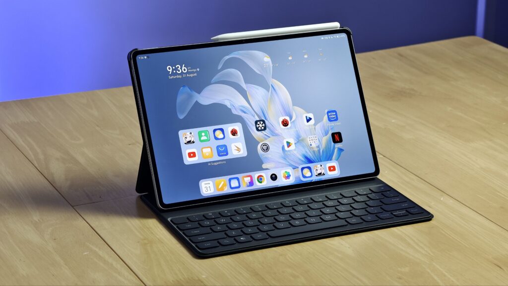 a tablet honor magic pad 2 with keyboard in a table