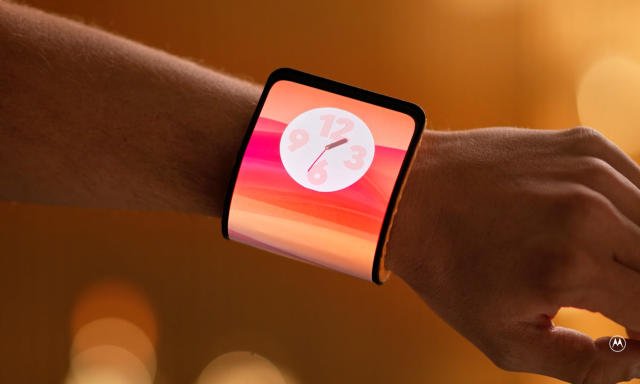 Motorola Unveils a Flexible Smartphone: Here's what we know 1 Motorola bendable smartphone