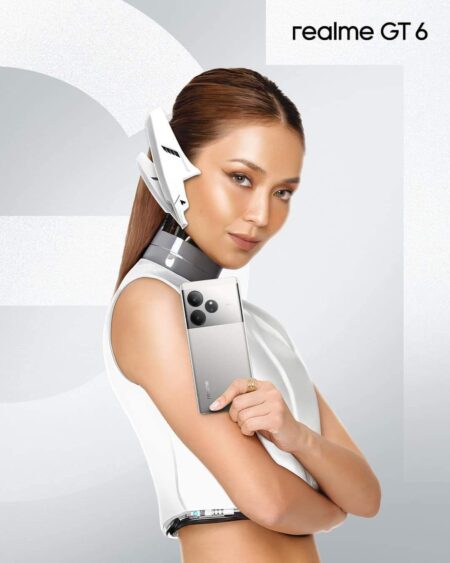 a girl model holding the realme gt6