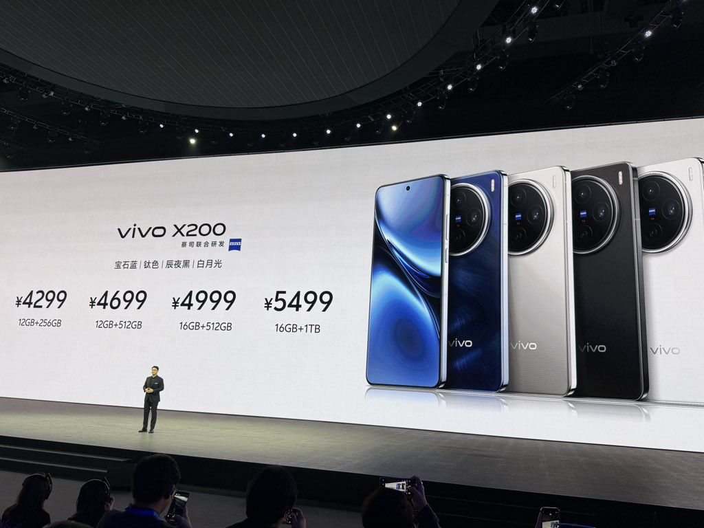 a person in the stage presenting the smartphone Vivo X200 features and price in china.