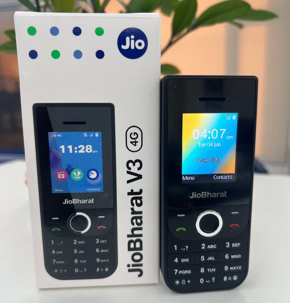 a feature phone JioBharat V3 with box