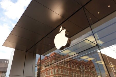 Apple’s Q4 Revenue Hits $89.5B Amidst Market Challenges.