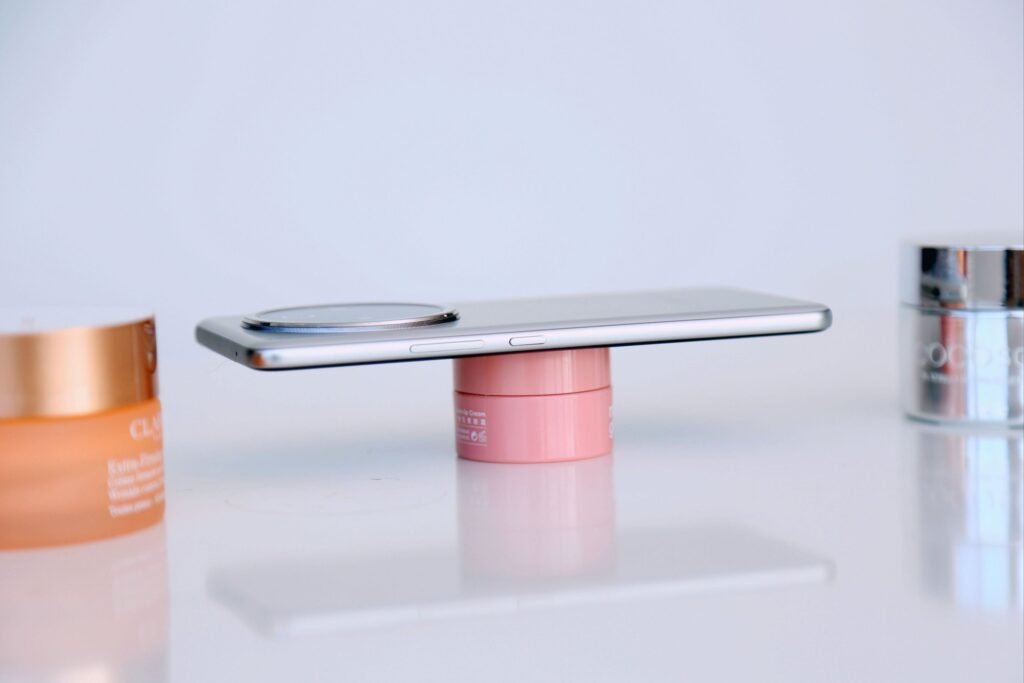 Vivo Unveils the Vivo Y300 Pro 5G: Dominates the Mid-Range Phone with Powerful Specs and Affordable Price 2 a smartphone showing the slim profile of the vivo y300 pro 5g