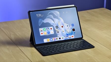 Honor Magic Pad 2 Global Launch: Snapdragon 8 Gen 3, 8 Stereo Speaker and 10,050mAh Battery with 66W Fast Charging. a tablet honor magic pad 2 with keyboard and magic pecil 3 in a table