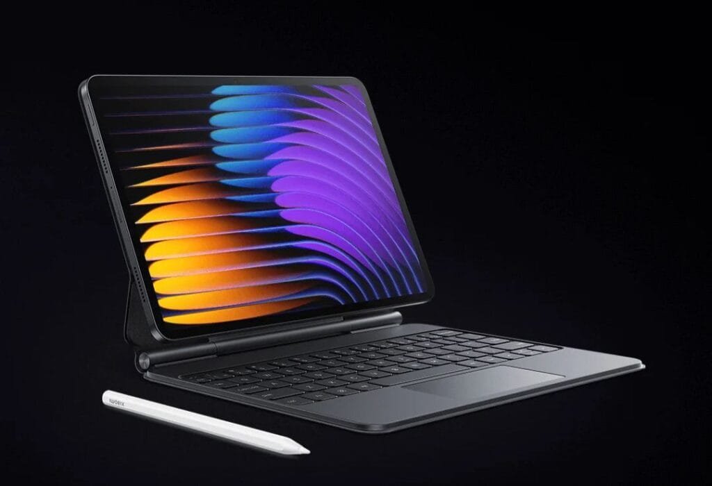 ‎A sleek dark gray Xiaomi Pad 7s Pro is shown angled, attached to a matching keyboard and trackpad. A white stylus rests beside it.