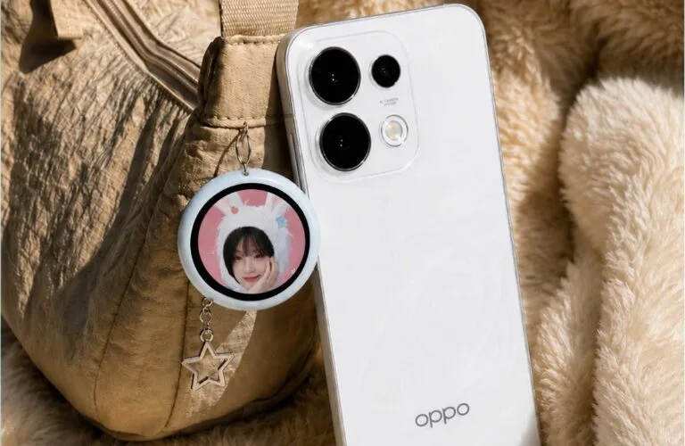 Oppo Bubble Launched: Magnetic Mini Display Accessory for Reno 16 Series & More Oppo Bubble magnetic display accessory attached to Oppo Reno 16, cute hanging design
