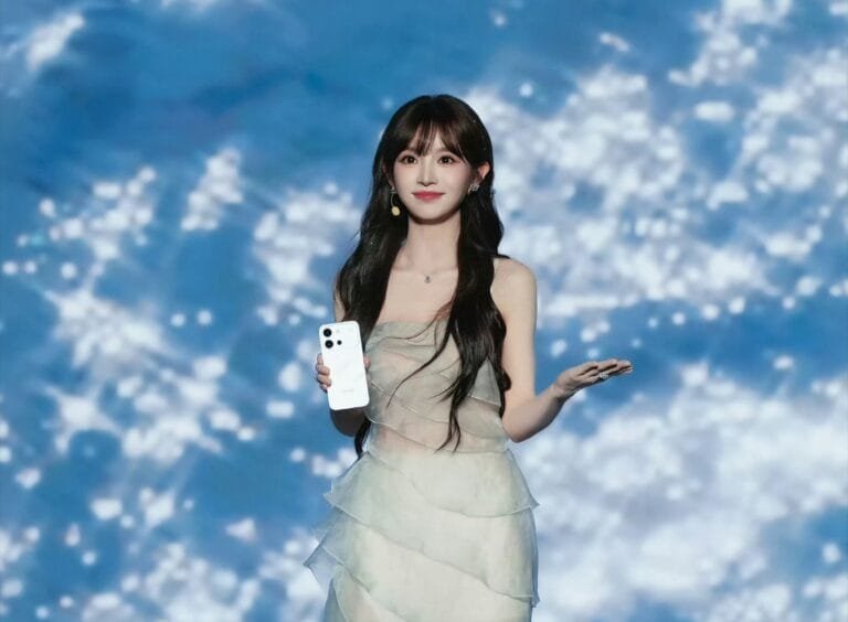 Chinese actress Tian Xiwei holding the white Vivo S60 Vitality Edition smartphone, posing elegantly at the launch event with a blue cloudy background