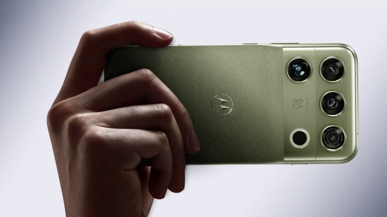 Motorola Signature 27 in pale olive green shown from the back with horizontal camera module, 200MP LYTIA superzoom lens, B&O audio branding, and Motorola logo