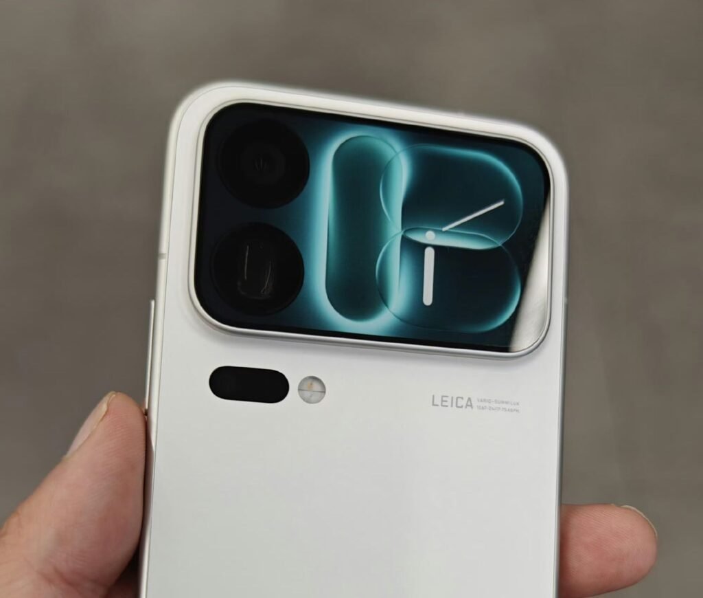 Xiaomi 18 Pro Max Launched in China with Snapdragon 8 Elite Extreme Gen 6, Dual 200MP Cameras and 8,500mAh Battery 2 Xiaomi 18 Pro Max front screen, cherry blossom wallpaper, time 15:00, music player interface, dark blue frame